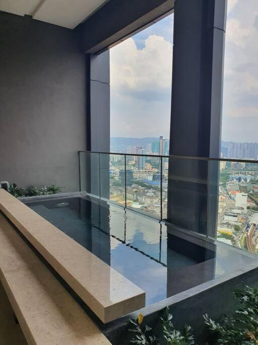 Infinity Pool/ Lucentia Bbcc, Near Lalaport, Pnb118, Klcc Apartment Kuala Lumpur Exterior photo